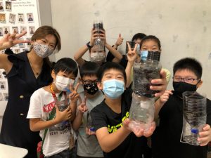 Kids and teachers at science holiday workshop